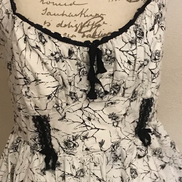 Hot Topic Rose & Black Bug Print dress - Picture 2 of 5